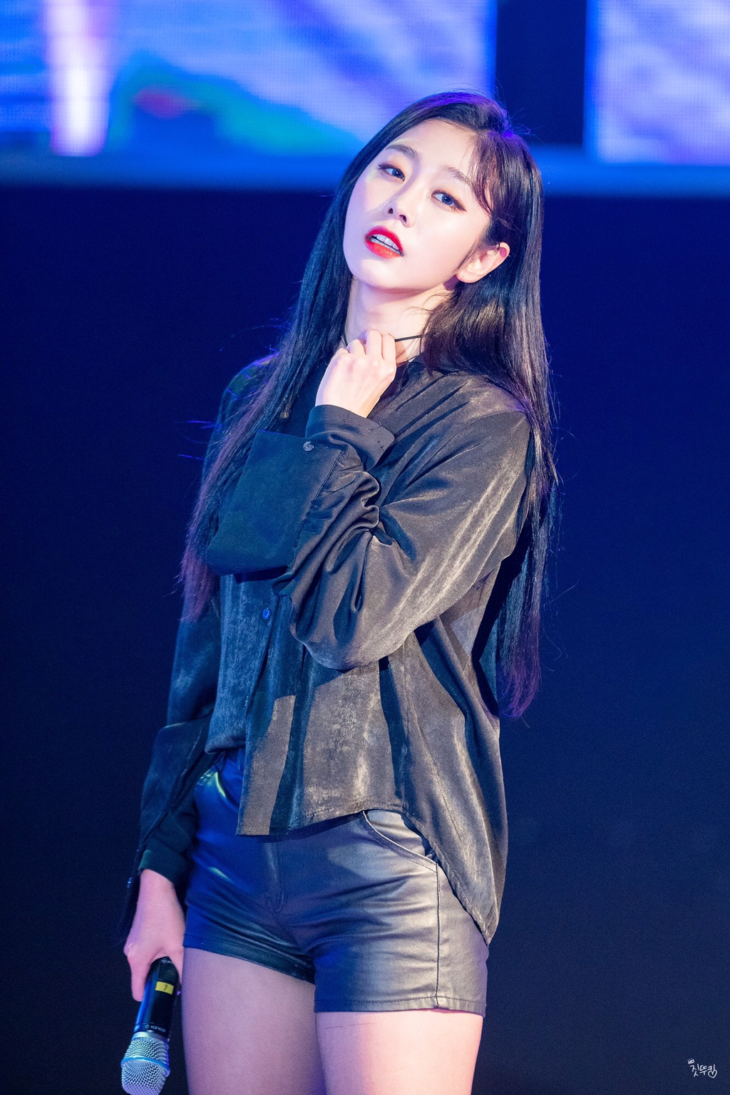 [러블리즈] 주말답지 않은 업무량에 고통받고 있어서 지수 | 인스티즈
