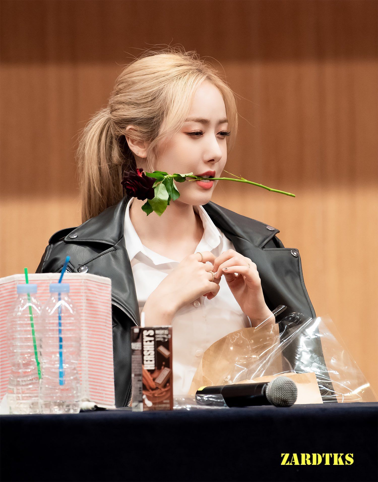 야심한 시간에 보니까 은근히 미인인 듯한 여자친구 신비.jpgif | 인스티즈