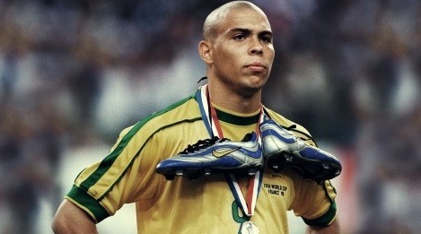 개떡 같은 패스도 무조건 골로 성공하는 스트라이커 얻기 vs 선방률 98% 키퍼 얻기 | 인스티즈