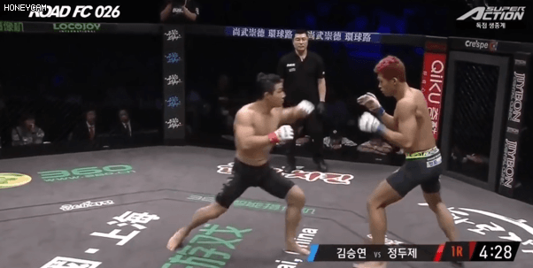 디씨에서 싸움 제일 잘하는 사람 ㄷㄷ gif | 인스티즈