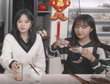 오늘 마리텔 생방송서 만난 먹방 BJ 쯔양,걸그룹 아이즈원 안유진 투샷 움짤 | 인스티즈