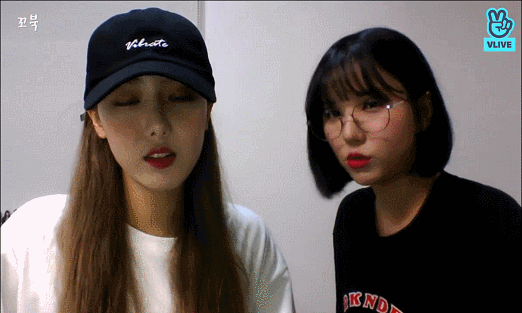 서든어택하는 여자친구 신비와 은하.gif | 인스티즈