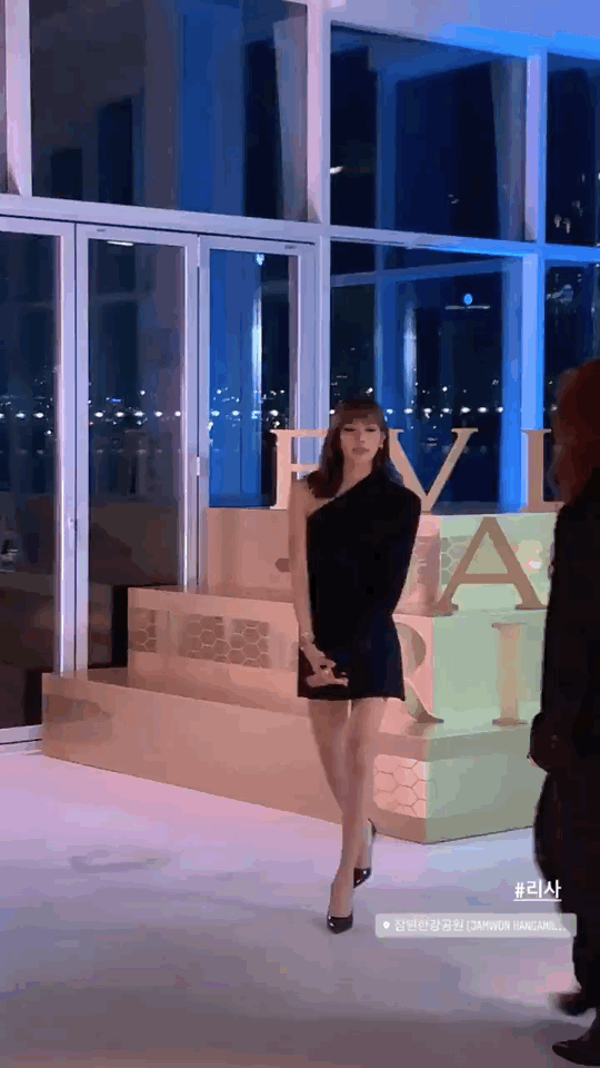 오늘자 블랙핑크 리사 실물짤.gif | 인스티즈