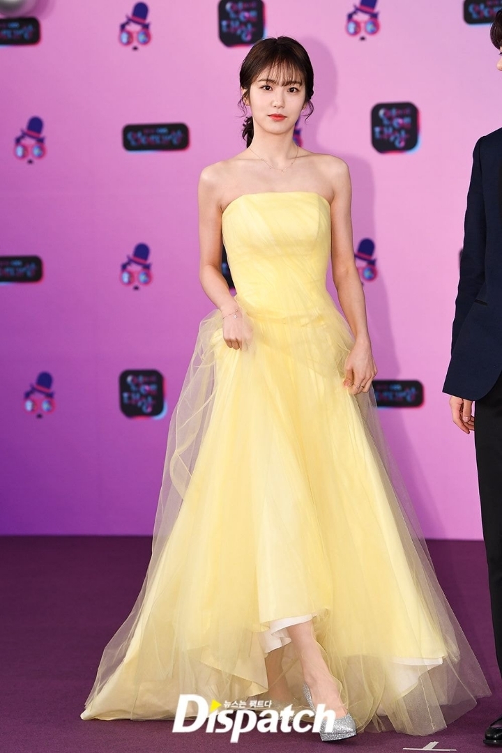 박세완 노란드레스 보고 생각나서 찾아본 시상식 노란드레스 입은 여자연예인 | 인스티즈