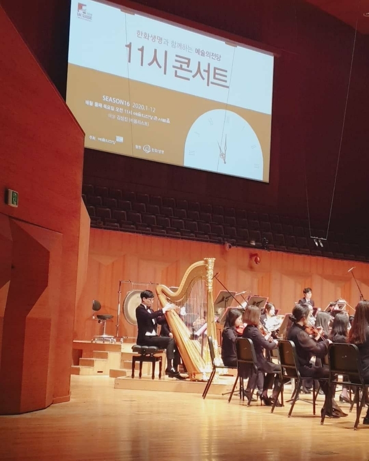 늘 열심히 하지만 하프도 또 어김없이 열심히 준비해서 선보인 유재석(aka. 유케스트라).jpg | 인스티즈