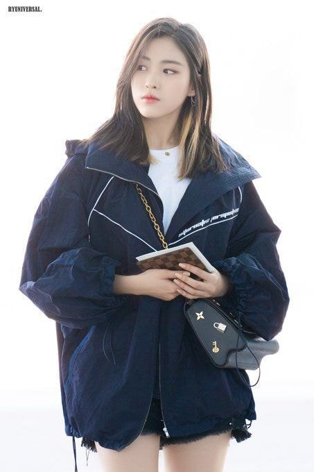 웹툰 속 쿨한 캐릭터가 떠오르는 ITZY 있지 류진 | 인스티즈