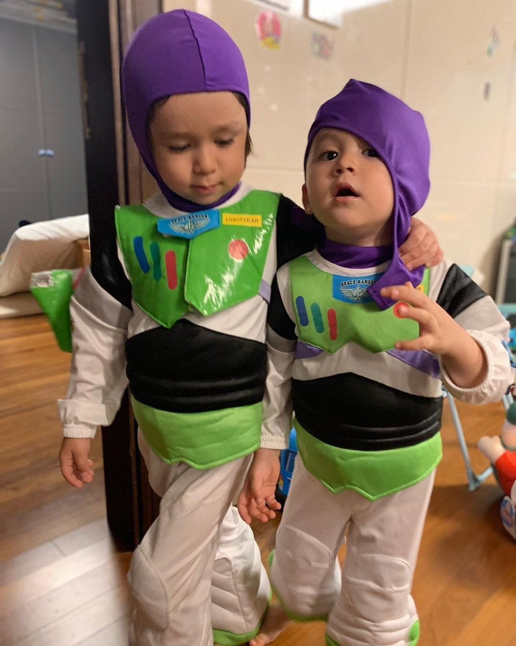 버즈 옷 입고 병원간 윌리엄 벤틀리 ㅠ.ㅠ 할로윈데이 | 인스티즈