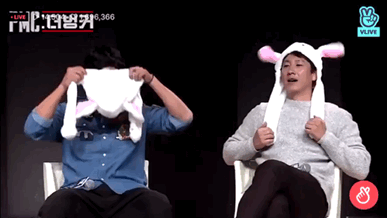 토끼모자 쓴 하정우.gif | 인스티즈