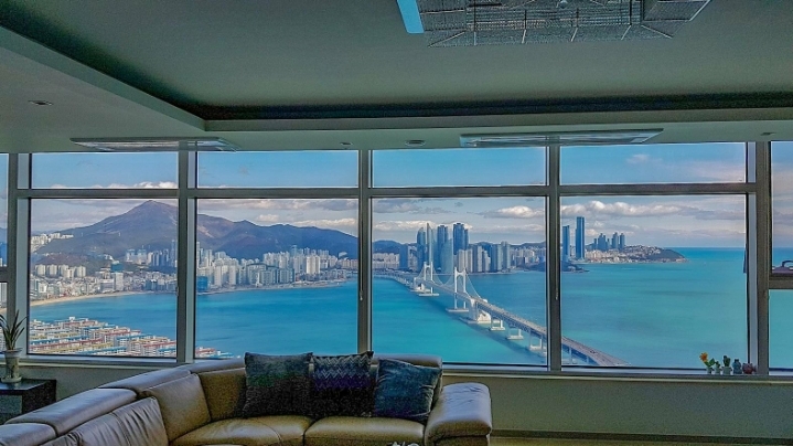 태풍 왔을 때 부산 용호동W에서 찍은 광안리-해운대 사진.JPG | 인스티즈