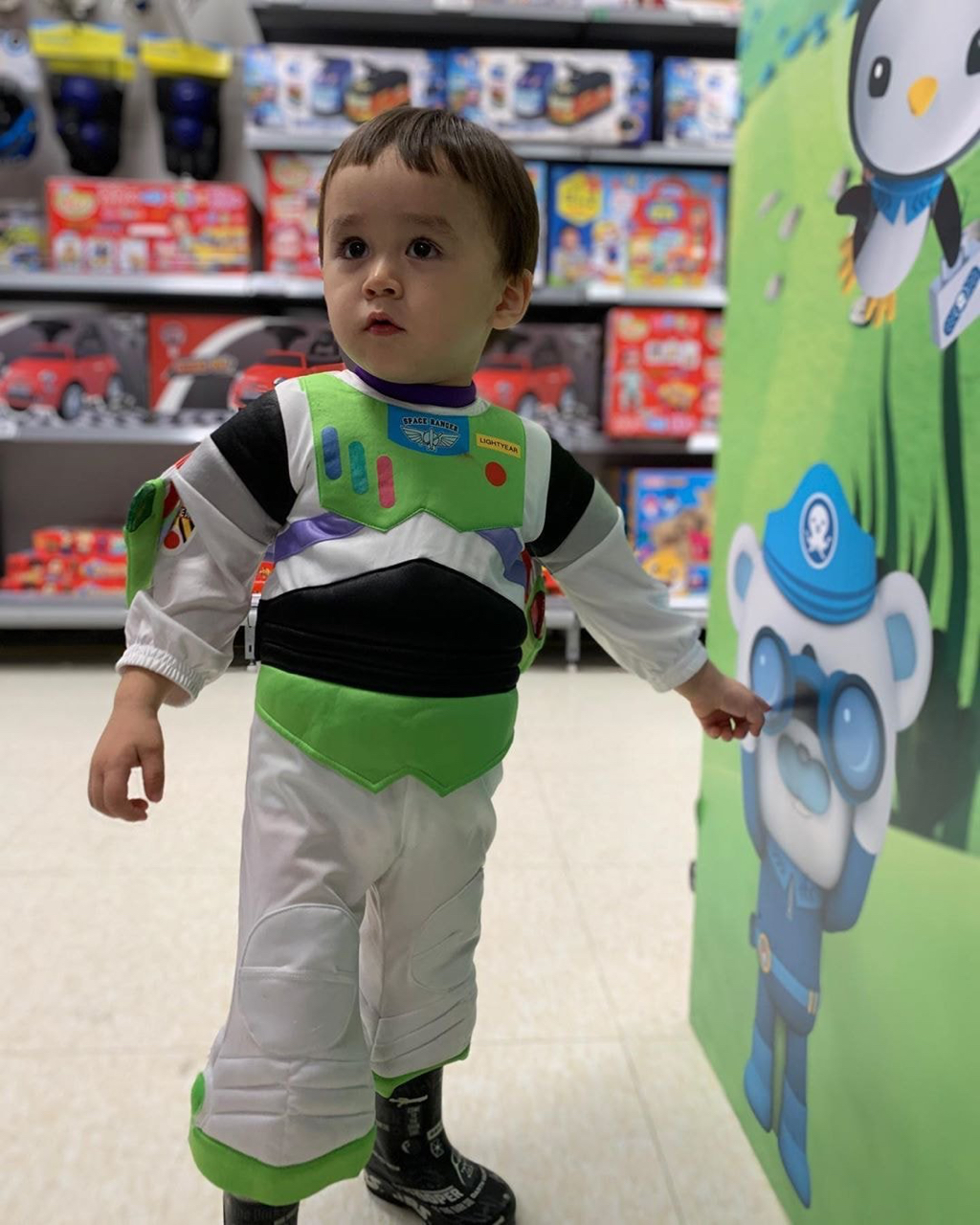 버즈 옷 입고 병원간 윌리엄 벤틀리 ㅠ.ㅠ 할로윈데이 | 인스티즈