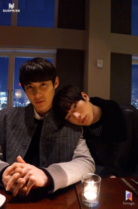 옆사람 어깨에 머리 부비는 버릇 있는 서강준.jpgif | 인스티즈