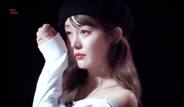 핑클 시절 자기 모습보고 당황하는 성유리.gif | 인스티즈