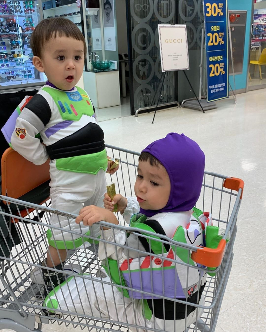 버즈 옷 입고 병원간 윌리엄 벤틀리 ㅠ.ㅠ 할로윈데이 | 인스티즈