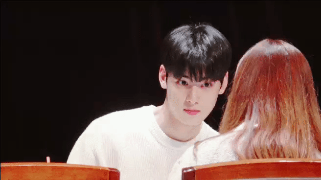 팬싸에서 동공지진온 차은우.gif | 인스티즈