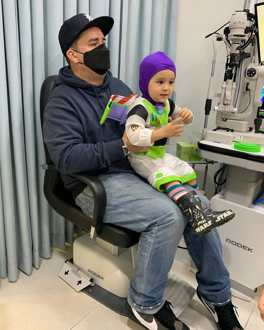 버즈 옷 입고 병원간 윌리엄 벤틀리 ㅠ.ㅠ 할로윈데이 | 인스티즈