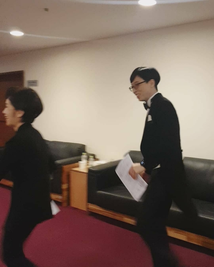 늘 열심히 하지만 하프도 또 어김없이 열심히 준비해서 선보인 유재석(aka. 유케스트라).jpg | 인스티즈