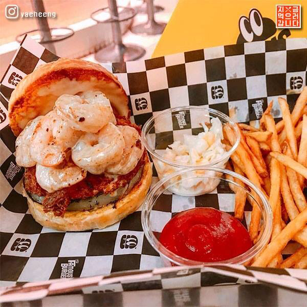 로꼬가 햄버거 먹다 빡쳐서 만들었다는 더페이머스 햄버거.jpg | 인스티즈