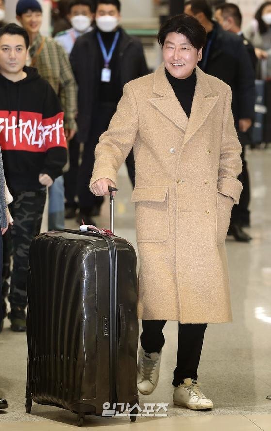 아카데미 4관왕 기생충 주역들 귀국길.jpg | 인스티즈