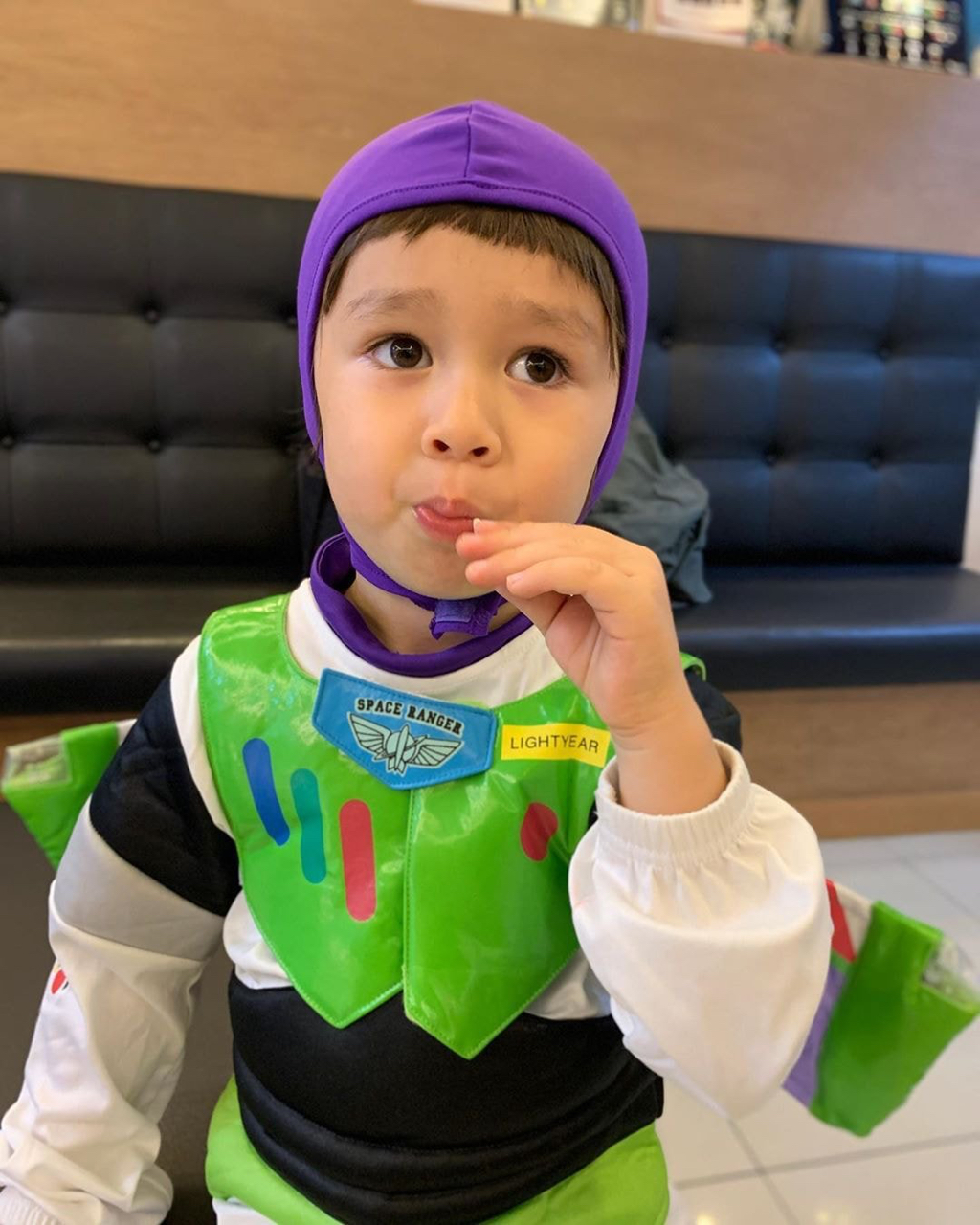 버즈 옷 입고 병원간 윌리엄 벤틀리 ㅠ.ㅠ 할로윈데이 | 인스티즈