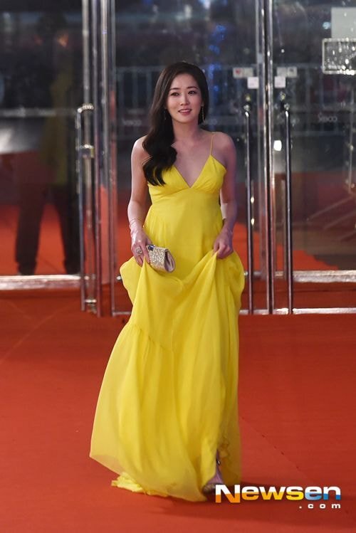 박세완 노란드레스 보고 생각나서 찾아본 시상식 노란드레스 입은 여자연예인 | 인스티즈