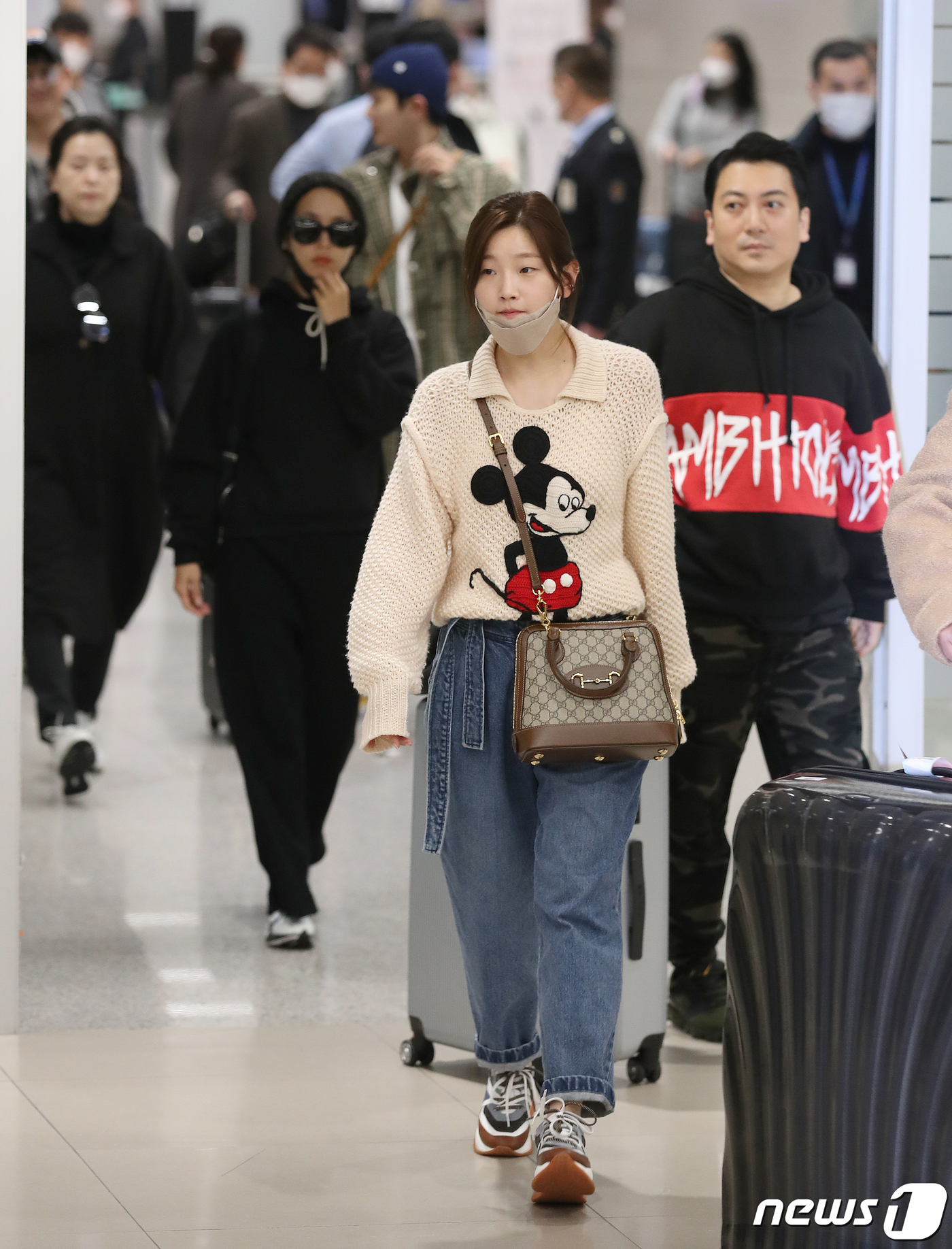 아카데미 4관왕 기생충 주역들 귀국길.jpg | 인스티즈