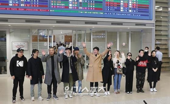 아카데미 4관왕 기생충 주역들 귀국길.jpg | 인스티즈