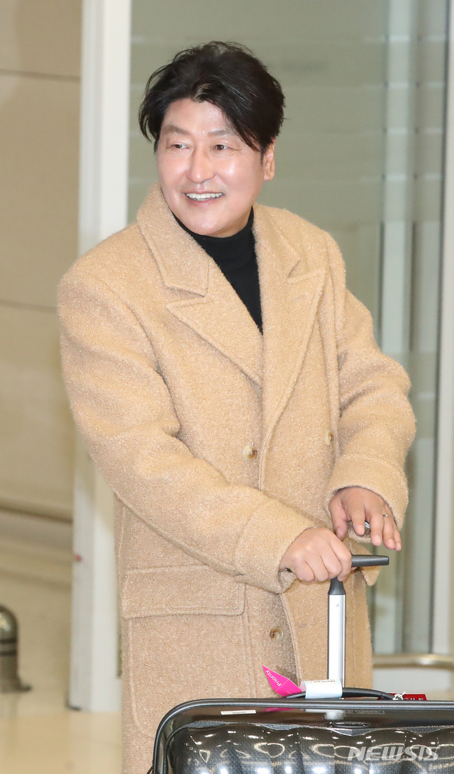 아카데미 4관왕 기생충 주역들 귀국길.jpg | 인스티즈