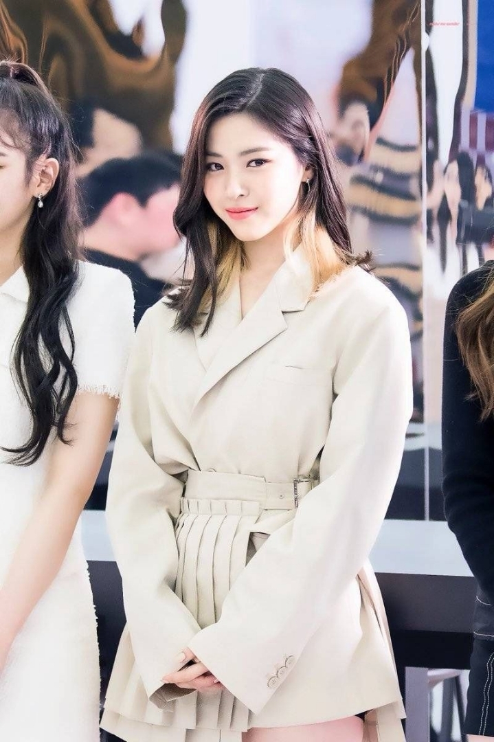 웹툰 속 쿨한 캐릭터가 떠오르는 ITZY 있지 류진 | 인스티즈