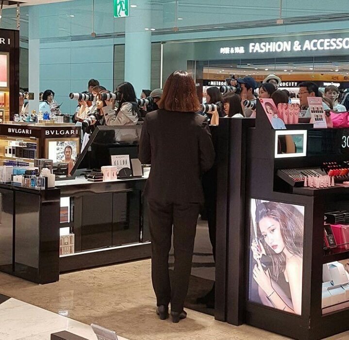 공항 내 아이돌 홈마 사진들의 진실(아이돌 시점).jpg | 인스티즈