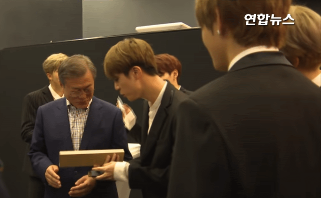 주체할 수 없는 맏형의 넉살과 그걸 받아들이기 힘든 리더 (feat.방탄소년단) | 인스티즈