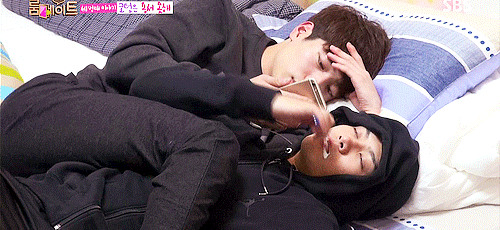 옆사람 어깨에 머리 부비는 버릇 있는 서강준.jpgif | 인스티즈