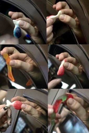 오늘자 전역하고 팬들한테 과자 나눠주는 빅뱅 태양.jpg | 인스티즈