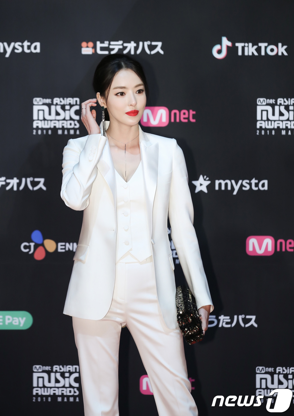 짱멋탱인 오늘자 MAMA 레드카펫 이다희.jpg | 인스티즈