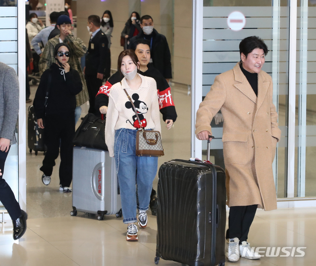 아카데미 4관왕 기생충 주역들 귀국길.jpg | 인스티즈