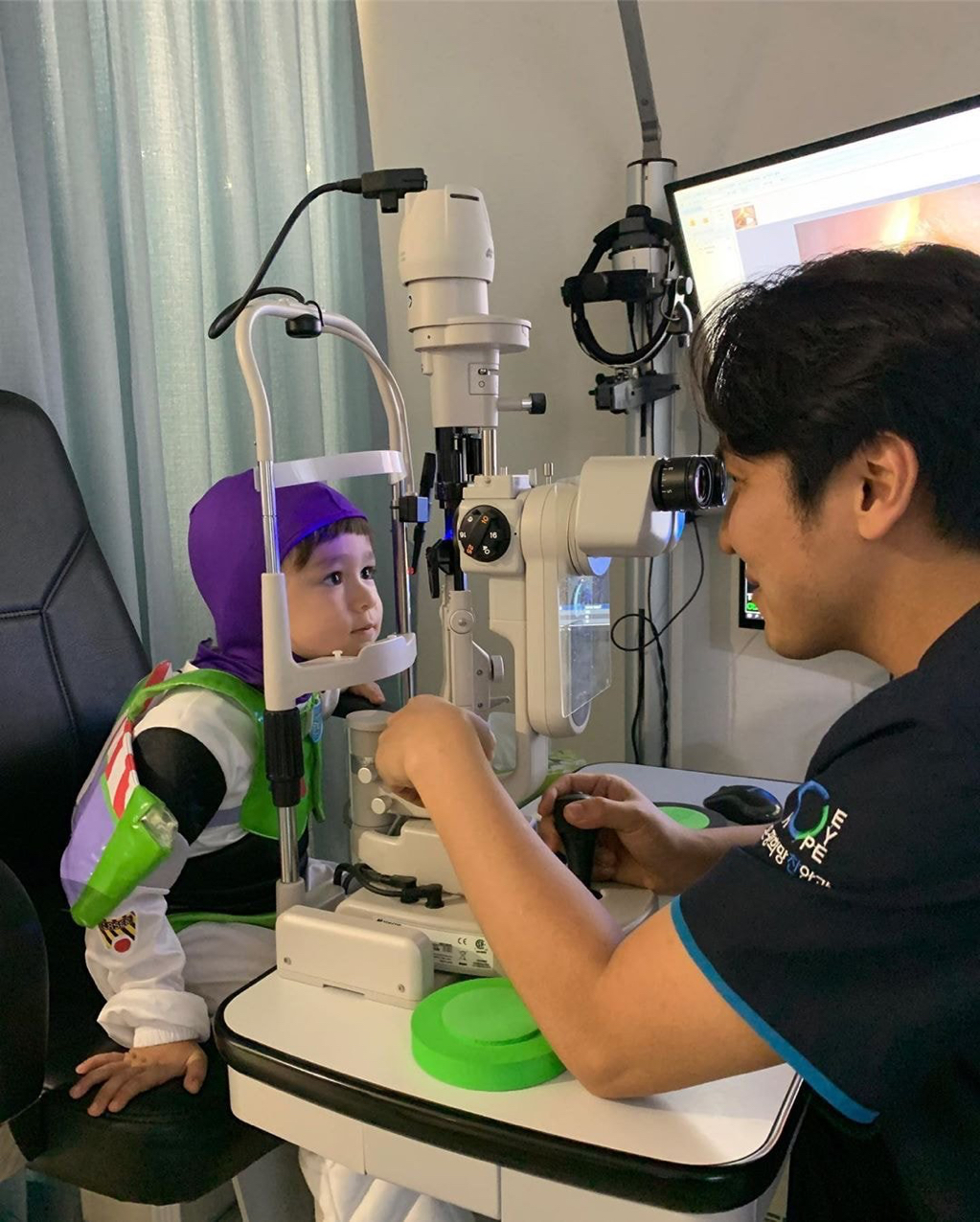 버즈 옷 입고 병원간 윌리엄 벤틀리 ㅠ.ㅠ 할로윈데이 | 인스티즈