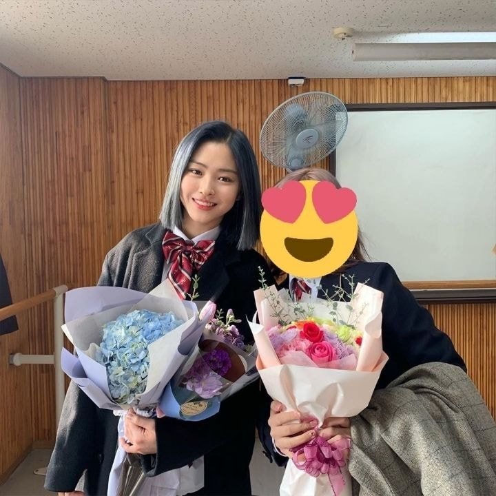 초중고 학창시절 레전드 졸사 라인업 있지 itzy 류진 성장과정 | 인스티즈