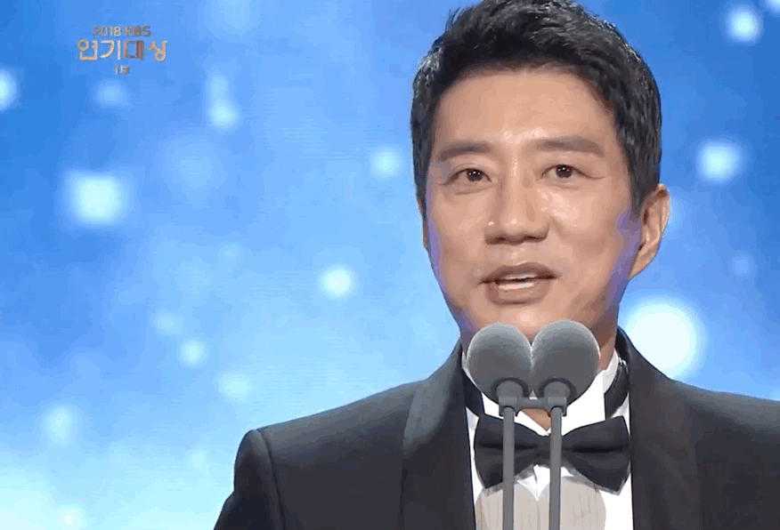 거의 대상받았을때만큼 행복해보였던 네티즌상 수상때 김명민 | 인스티즈