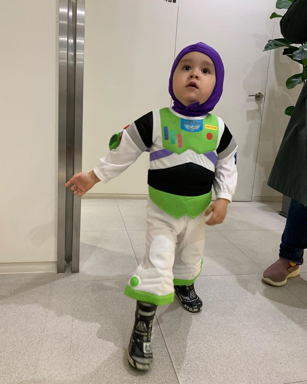 버즈 옷 입고 병원간 윌리엄 벤틀리 ㅠ.ㅠ 할로윈데이 | 인스티즈