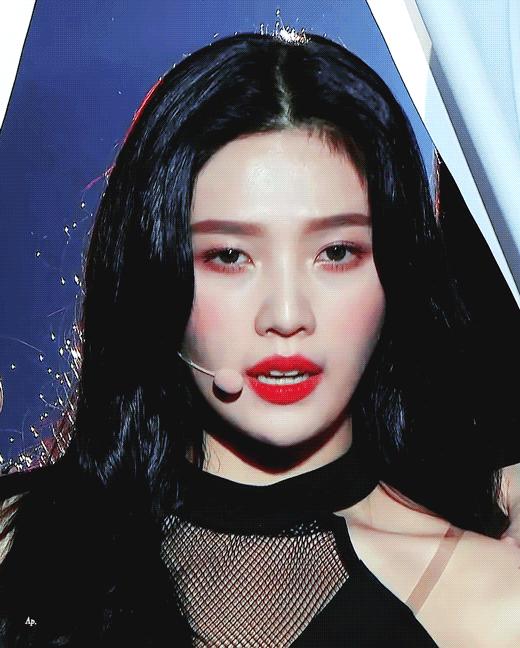 [2018가요대축제] 조이 눈빛에 홀리고 윙크에 바로 죽은 V 안무.gif | 인스티즈