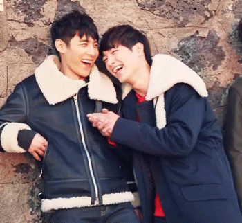 옆사람 어깨에 머리 부비는 버릇 있는 서강준.jpgif | 인스티즈