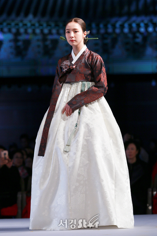 한복이 잘 어울리는 여자 연예인들.jpgif | 인스티즈