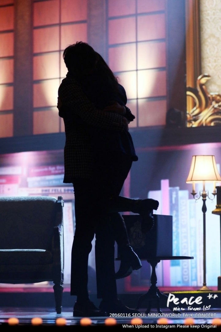 심장소리 느껴보고싶다는 어린이팬에게 무릎 꿇어 가슴 내준 이민호 | 인스티즈