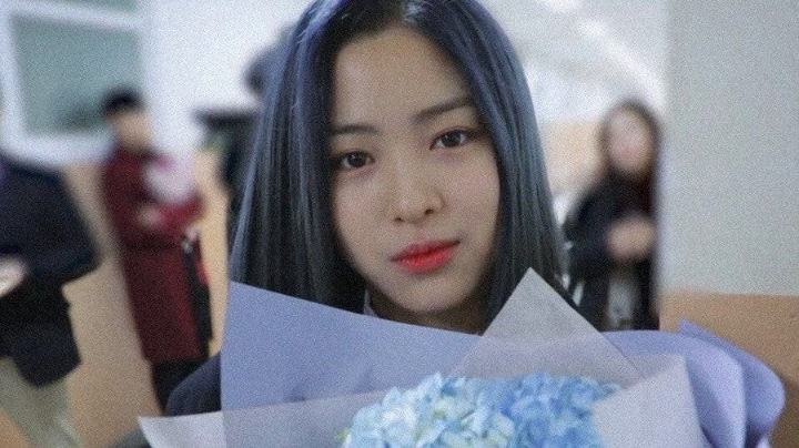 웹툰 속 쿨한 캐릭터가 떠오르는 ITZY 있지 류진 | 인스티즈