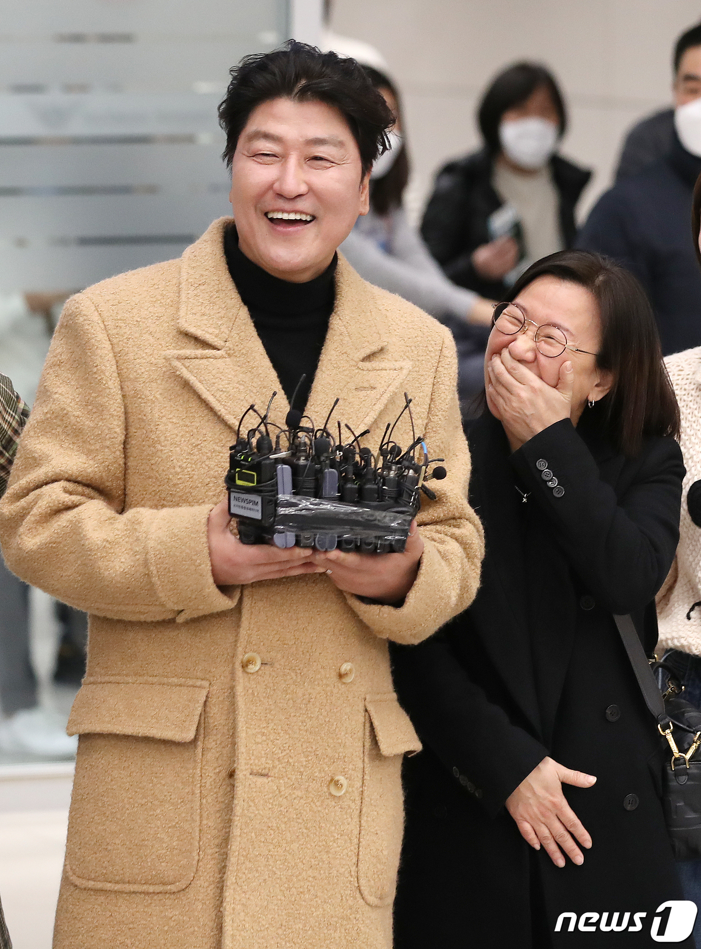 아카데미 4관왕 기생충 주역들 귀국길.jpg | 인스티즈