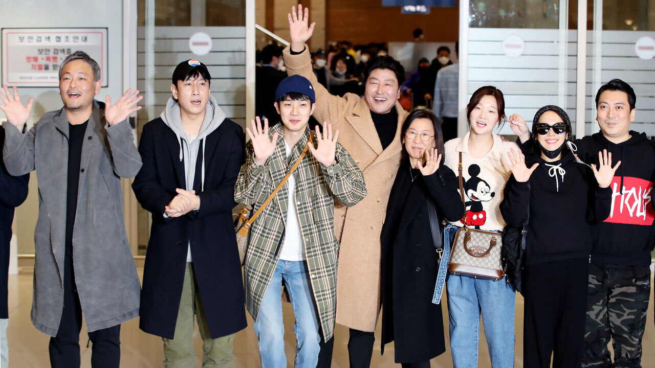 아카데미 4관왕 기생충 주역들 귀국길.jpg | 인스티즈