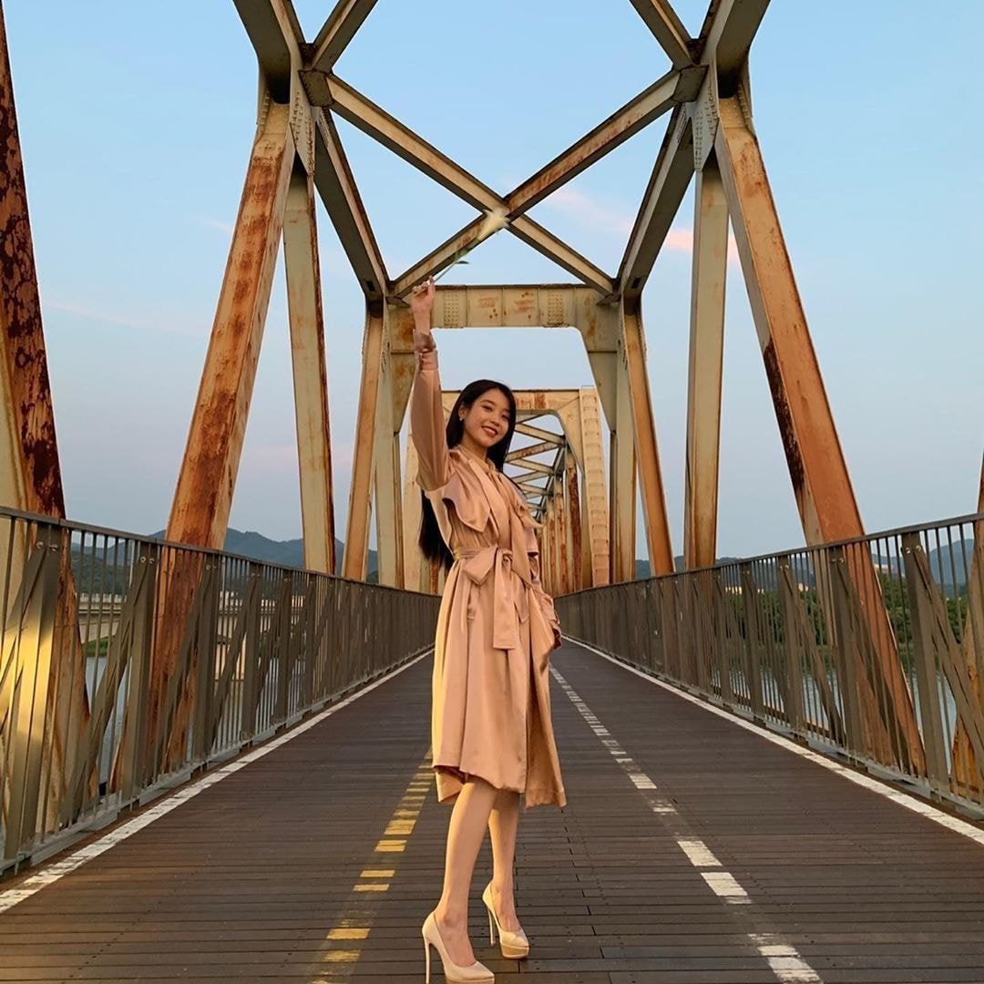 엔딩 크레딧 같은 장만월(아이유) 인스타 | 인스티즈