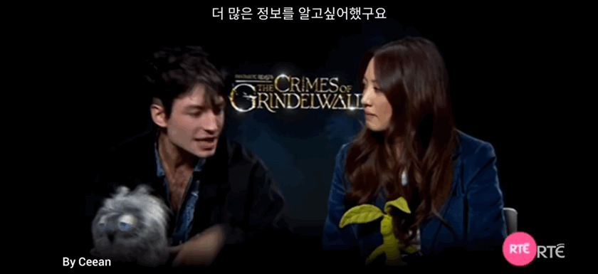 에즈라밀러 턱에 붙은 인형털 떼어주는 수현.gif | 인스티즈