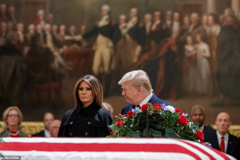 미국 제41대 대통령인 조지 허버트 워커 부시를 추모하는 트럼프 대통령.jpg | 인스티즈