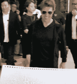 오늘자 한국팬들에게 보내는 인사 영상에서 또 합장한 베네딕트 컴버배치 | 인스티즈