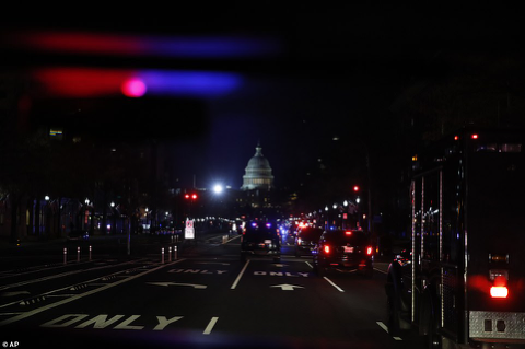 미국 제41대 대통령인 조지 허버트 워커 부시를 추모하는 트럼프 대통령.jpg | 인스티즈